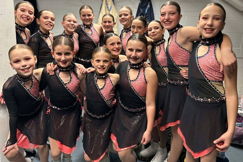 Sherbrooke accueille plus de 750 patineurs pour l’Invitation Synchro 2025